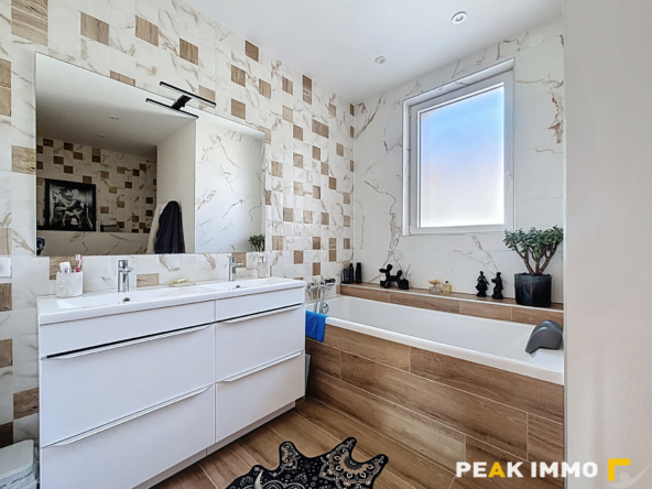 Maison 6 pièces - 211 m2 - Gruffy