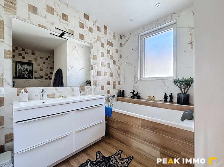 Maison 6 pièces - 211 m2 - Gruffy