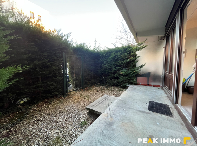 T1 meublé avec jardin   Résidence sécurisée proche tram et c