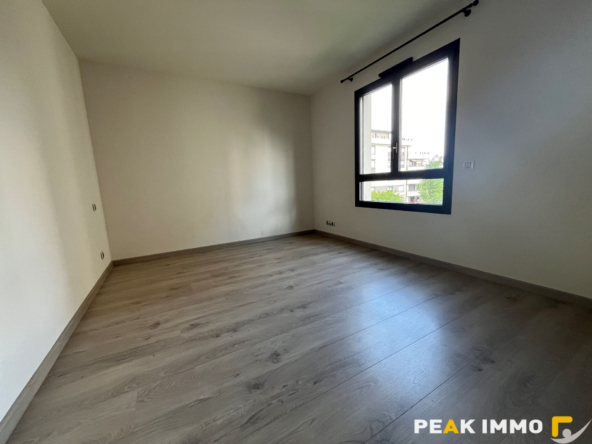 Appartement 5 pièces - 166,50 m2 -  SAINT-GENIS-POUILLY