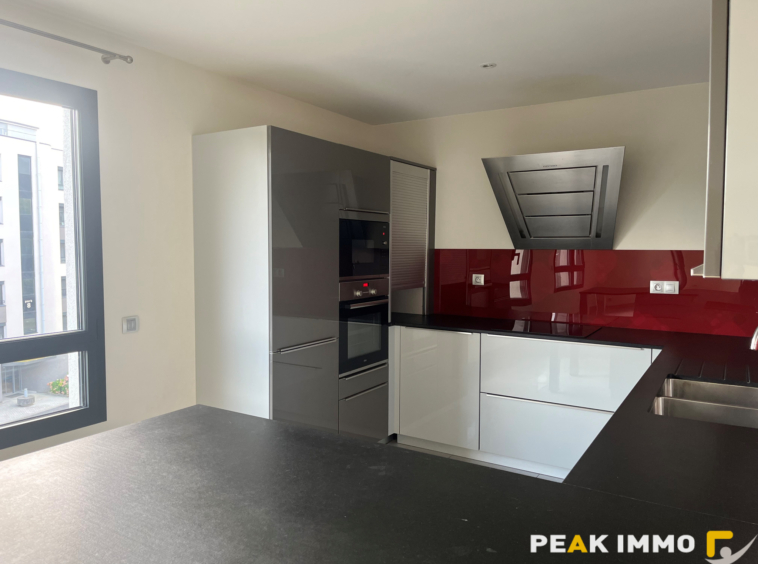 Appartement 5 pièces - 166,50 m2 -  SAINT-GENIS-POUILLY