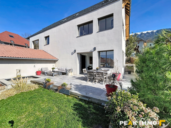 Maison 6 pièces - 211 m2 - Gruffy