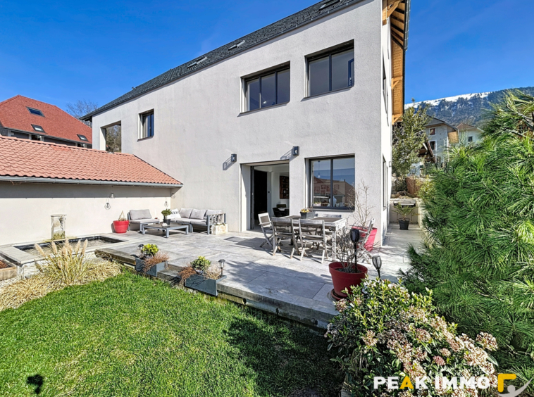 Maison 6 pièces - 211 m2 - Gruffy