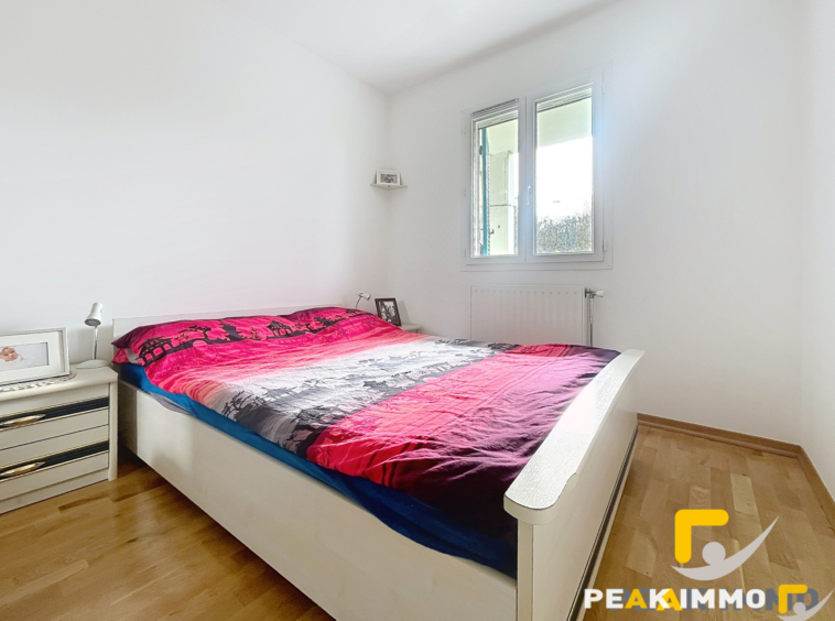 BONNE - T4 lumineux avec jardin privatif et garages