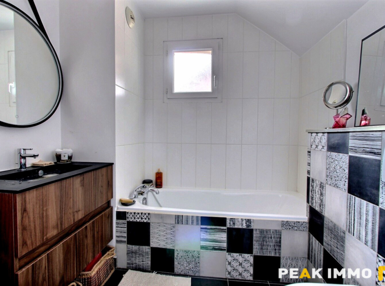 Appartement Duplex 3 pièces - 65.72m2 - POISY