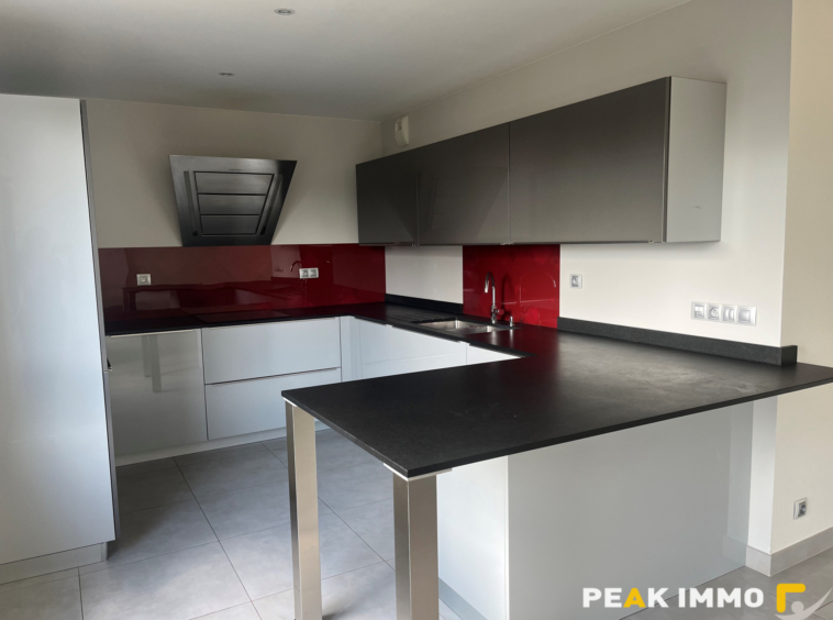 Appartement 5 pièces - 166,50 m2 -  SAINT-GENIS-POUILLY