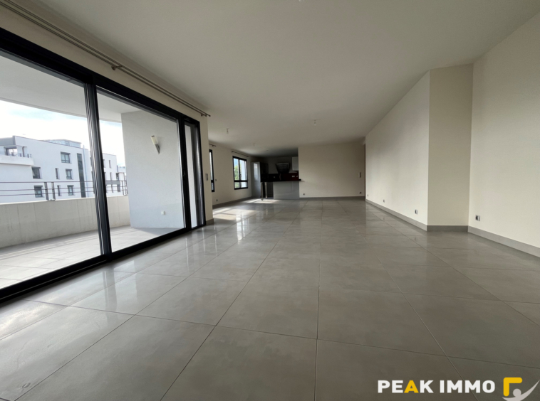 Appartement 5 pièces - 166,50 m2 -  SAINT-GENIS-POUILLY