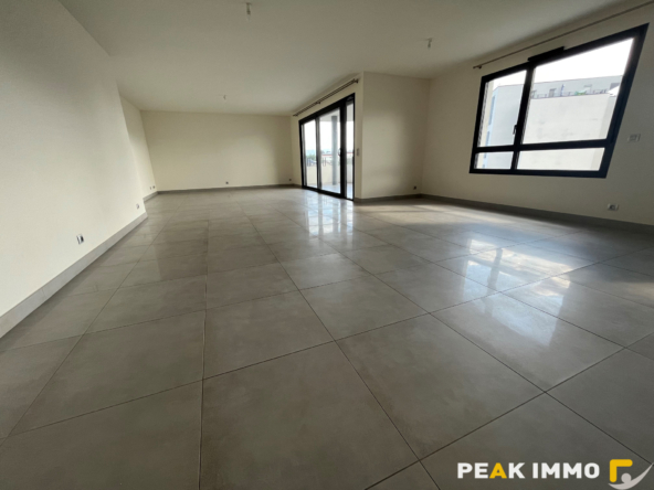 Appartement 5 pièces - 166,50 m2 -  SAINT-GENIS-POUILLY