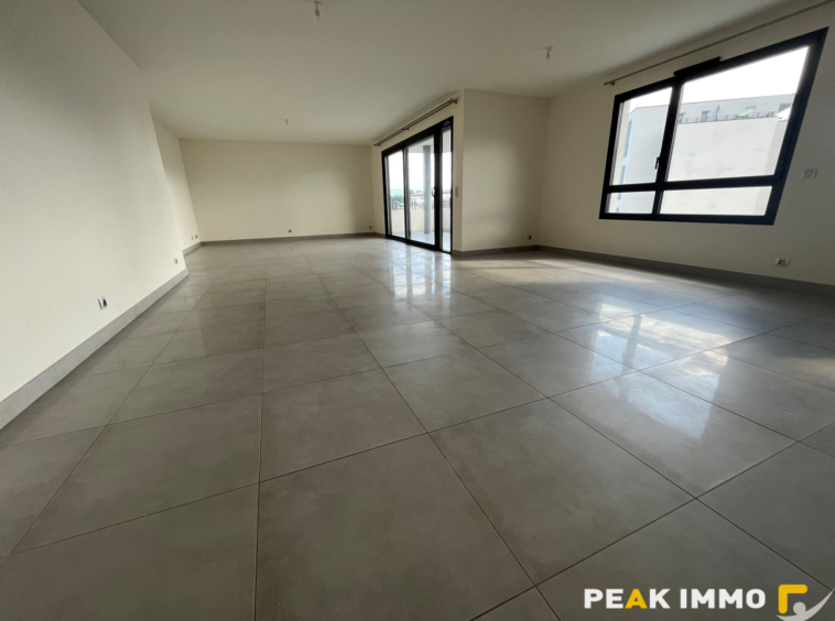 Appartement 5 pièces - 166,50 m2 -  SAINT-GENIS-POUILLY