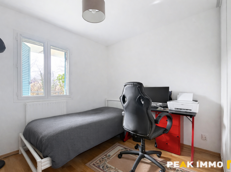 BONNE - T4 lumineux avec jardin privatif et garages