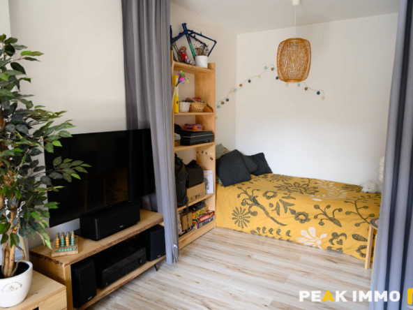 Studio 28,93 m2   Balcon sud   Vendu loué   Vue montagnes