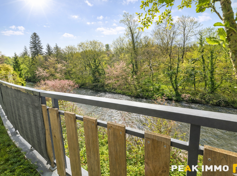 BONNE - T4 lumineux avec jardin privatif et garages