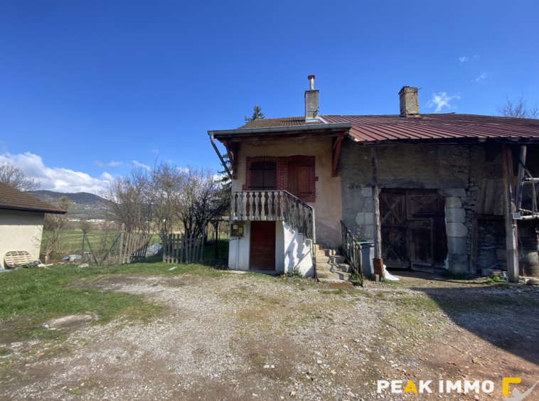 Maison mitoyenne de 46.06m2 avec jardin à rénover   Peillonn