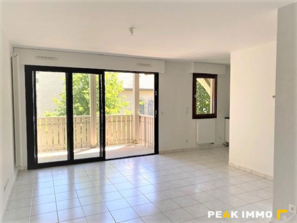 UCINGES   Appartement T2 meublé avec terrasse, garage et par