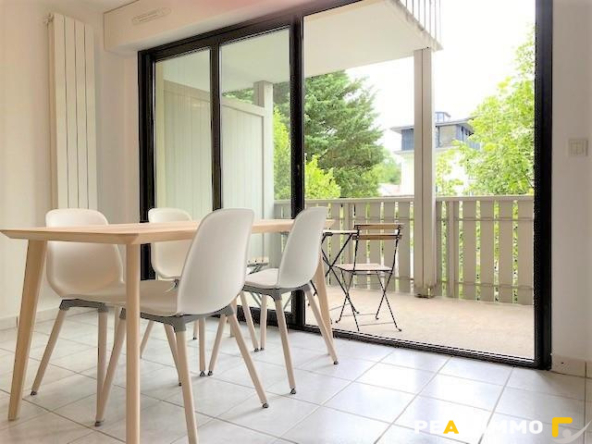 UCINGES   Appartement T2 meublé avec terrasse, garage et par