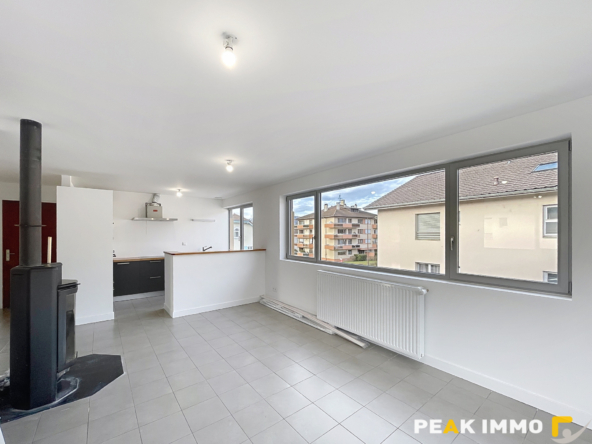 BONNE   Superbe T4 entièrement rénové avec balcons au coeur d