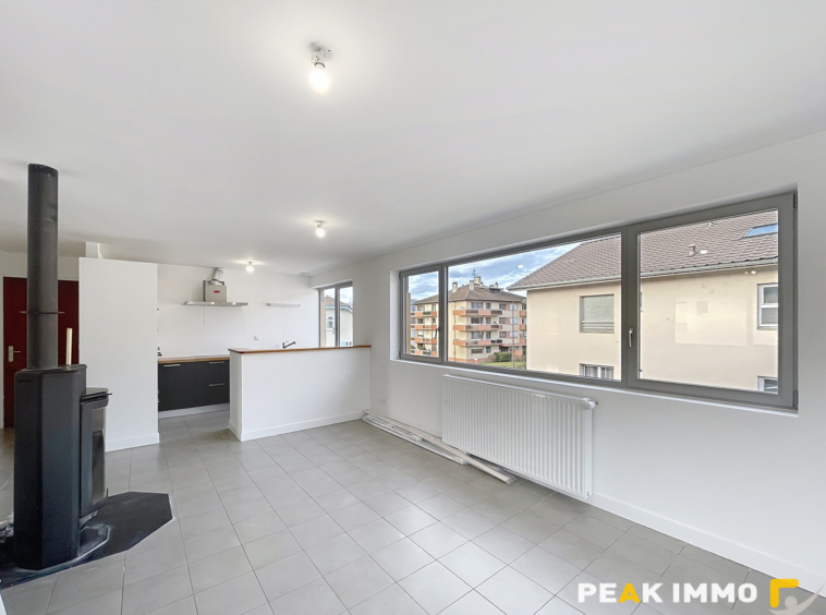 BONNE   Superbe T4 entièrement rénové avec balcons au coeur d