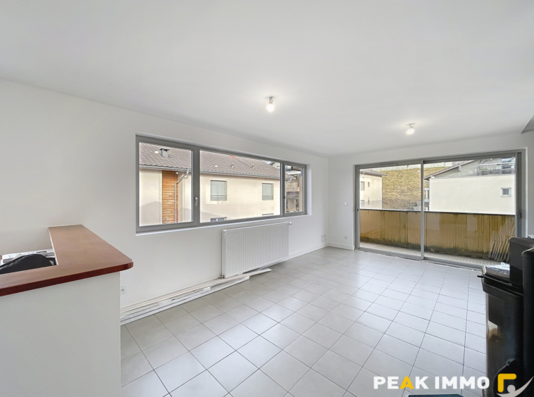 BONNE   Superbe T4 entièrement rénové avec balcons au coeur d