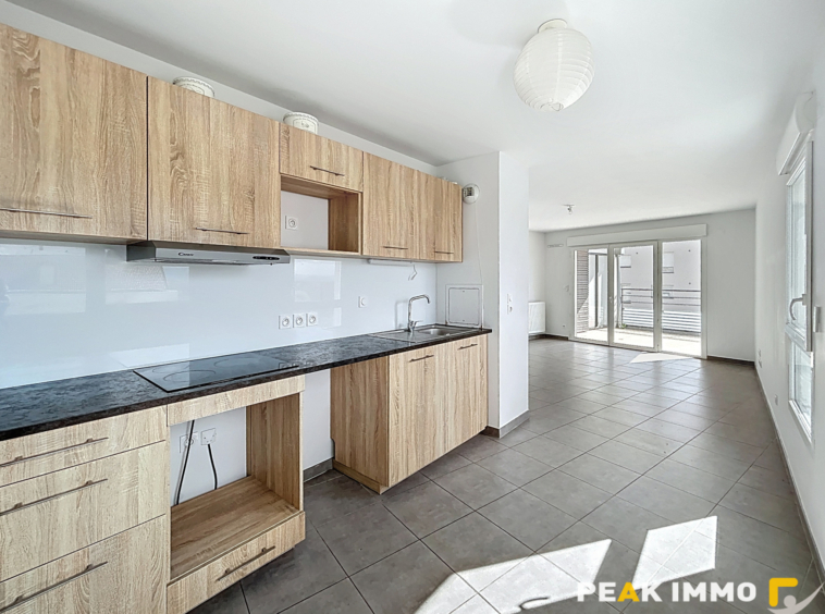 ANNEMASSE   Appartement T4 lumineux avec terrasse et balcon,