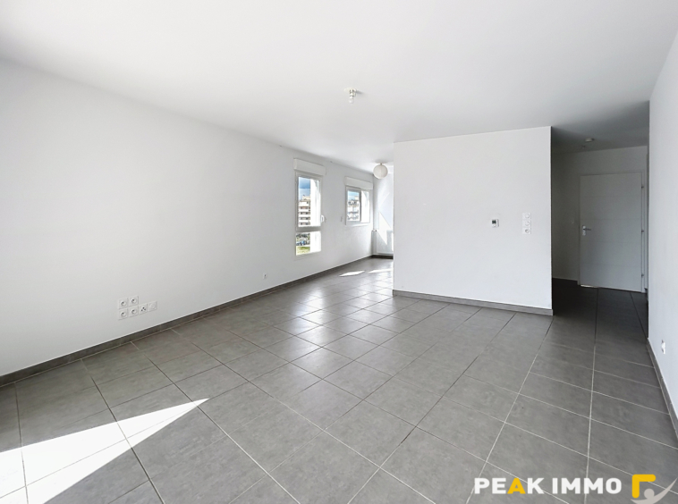 ANNEMASSE   Appartement T4 lumineux avec terrasse et balcon,