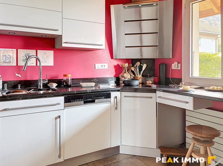 EN EXCLUSIVITE VILLE EN SALLAZ CENTRE VILLAGE