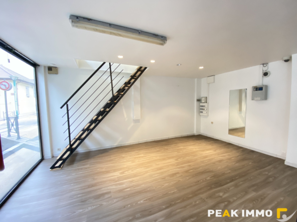 Local Commercial 2 pièces 40m2 Cluses
