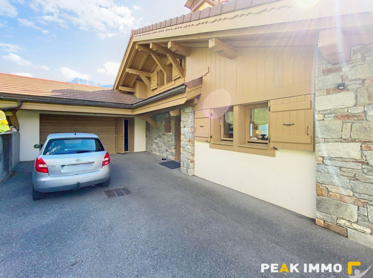 COTEAU DE SAINT ROCH CHALET 215 m2 FACE MONT BLANC