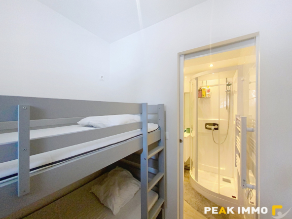 Studio rénové de 18.03m2 avec terrasse   Pied des pistes   S