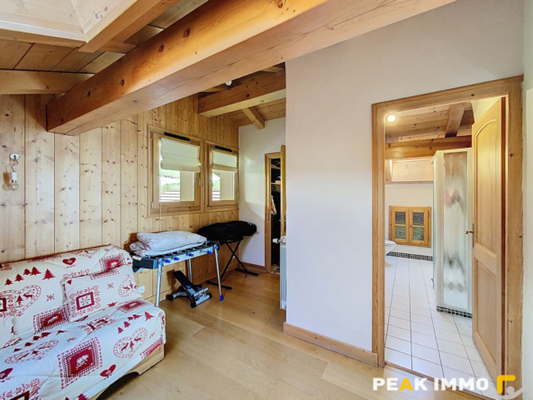 COTEAU DE SAINT ROCH CHALET 215 m2 FACE MONT BLANC