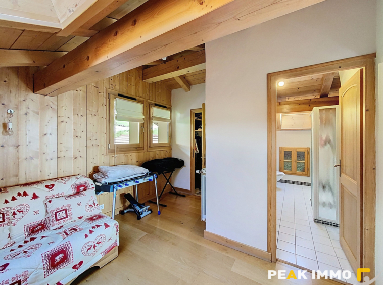 COTEAU DE SAINT ROCH CHALET 215 m2 FACE MONT BLANC