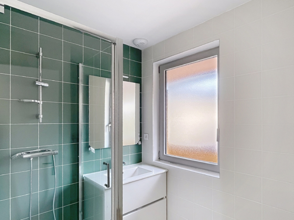 BONNE   Superbe T4 entièrement rénové avec balcons au coeur d