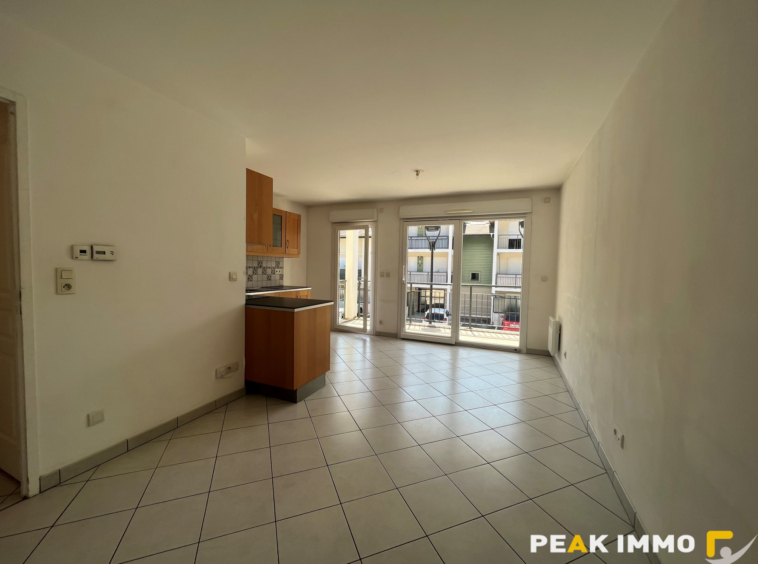 Bonne   T2 avec balcon, cave, garage et parking   Résidence