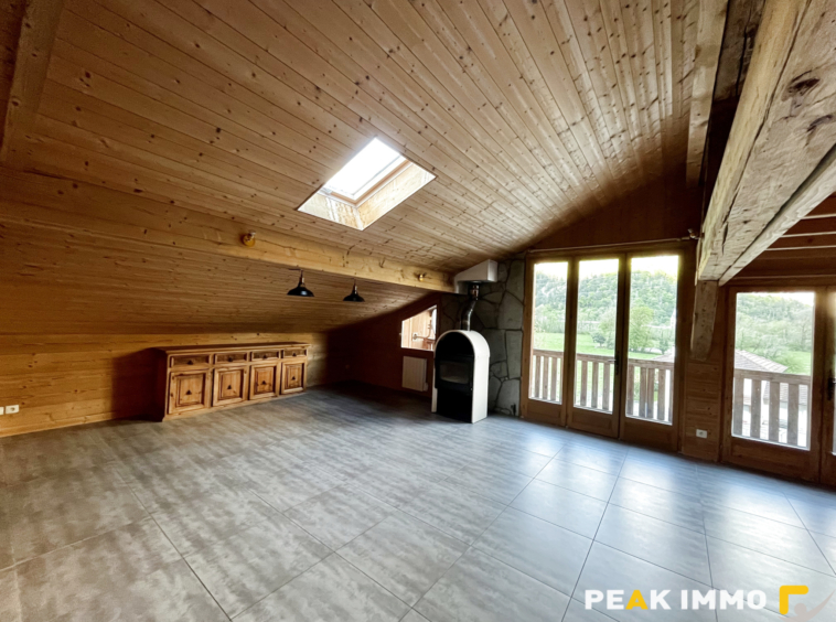 Appartement F4 - 119.10 utiles - 81.6 m2 Loi Carrez- Magland