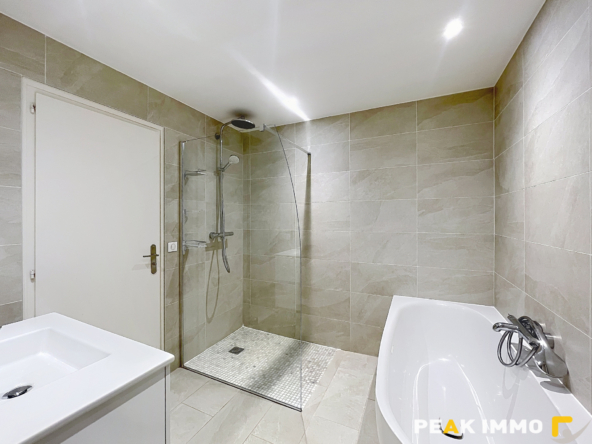 T4 au coeur d'Annemasse avec terrasse, parking et cave