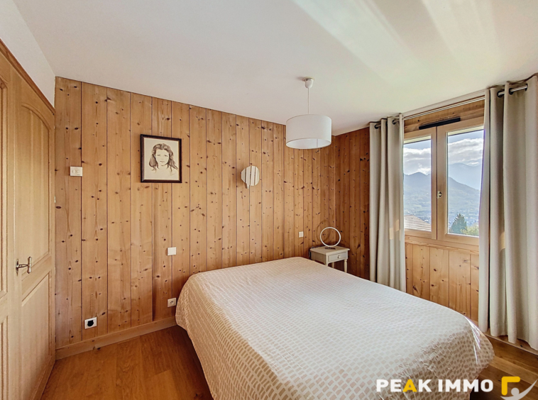 COTEAU DE SAINT ROCH CHALET 215 m2 FACE MONT BLANC