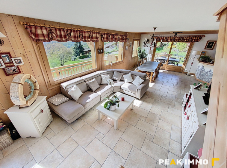 COTEAU DE SAINT ROCH CHALET 215 m2 FACE MONT BLANC