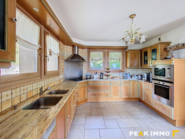 COTEAU DE SAINT ROCH CHALET 215 m2 FACE MONT BLANC