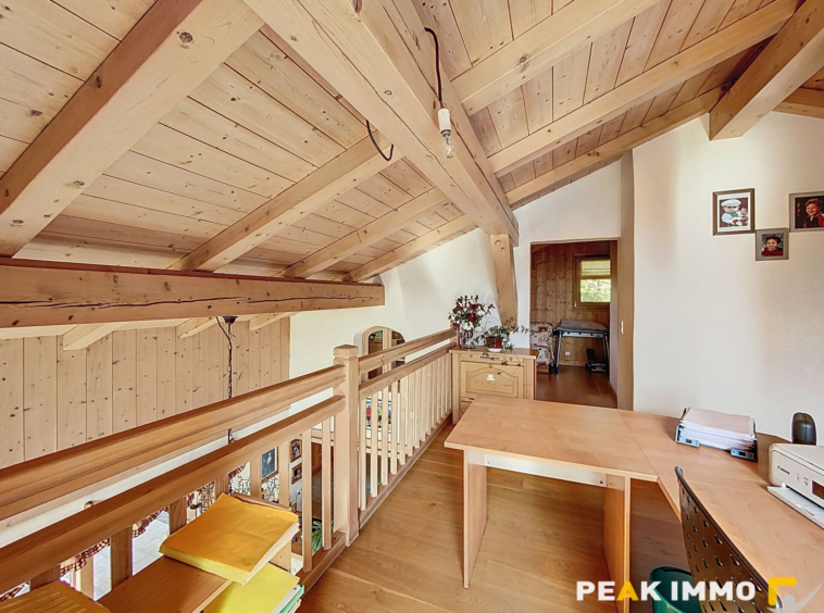 COTEAU DE SAINT ROCH CHALET 215 m2 FACE MONT BLANC