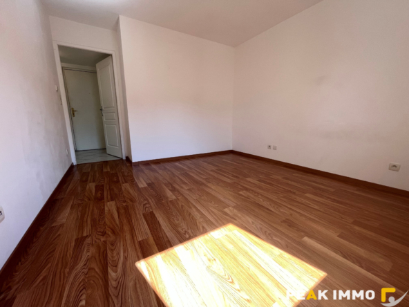 Bonne   T2 avec balcon, cave, garage et parking   Résidence