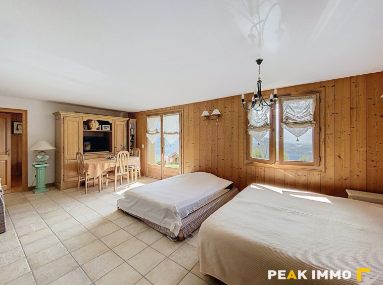 COTEAU DE SAINT ROCH CHALET 215 m2 FACE MONT BLANC