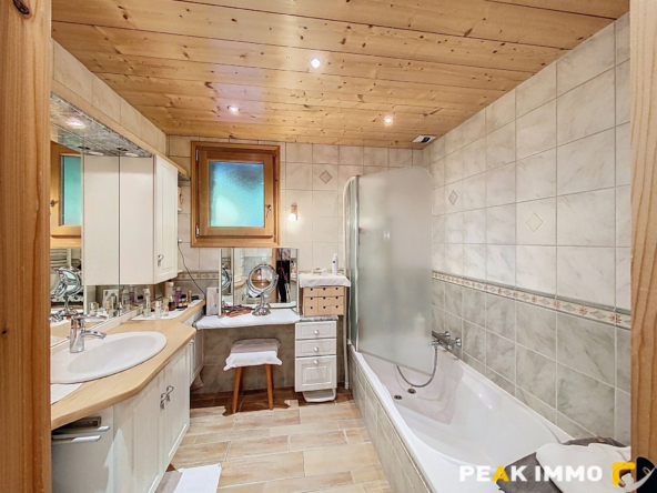 COTEAU DE SAINT ROCH CHALET 215 m2 FACE MONT BLANC