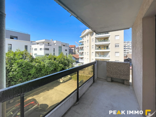 T4 au coeur d'Annemasse avec terrasse, parking et cave