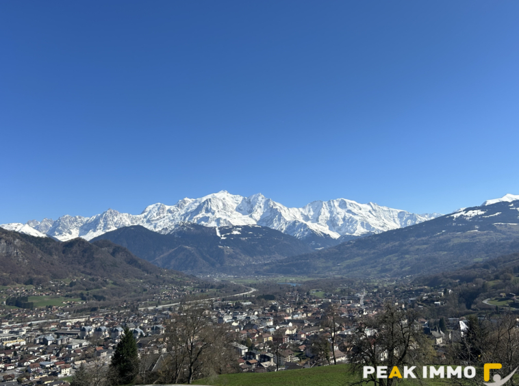 COTEAU DE SAINT ROCH CHALET 215 m2 FACE MONT BLANC