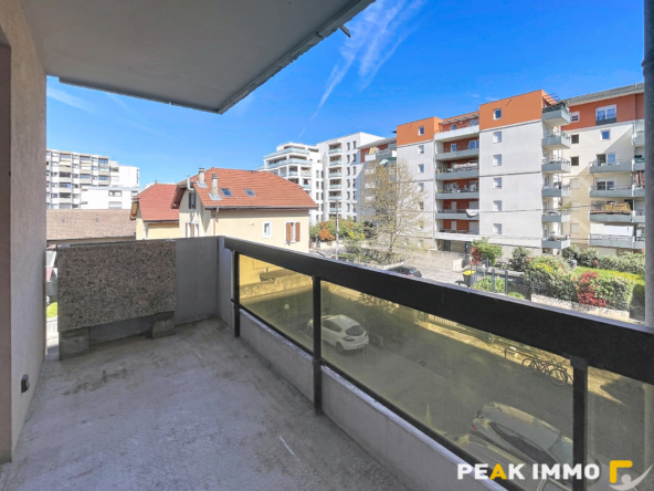 T4 au coeur d'Annemasse avec terrasse, parking et cave