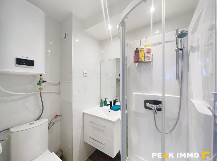 Studio rénové de 18.03m2 avec terrasse   Pied des pistes   S