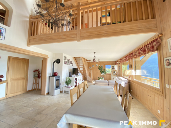 COTEAU DE SAINT ROCH CHALET 215 m2 FACE MONT BLANC