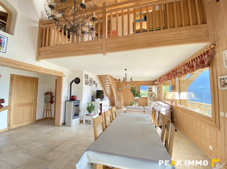 COTEAU DE SAINT ROCH CHALET 215 m2 FACE MONT BLANC