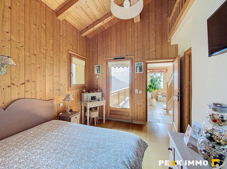 COTEAU DE SAINT ROCH CHALET 215 m2 FACE MONT BLANC