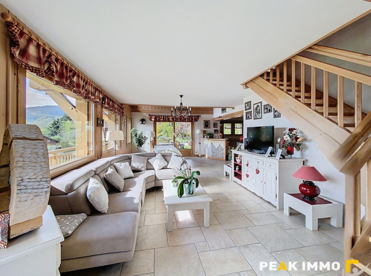 COTEAU DE SAINT ROCH CHALET 215 m2 FACE MONT BLANC