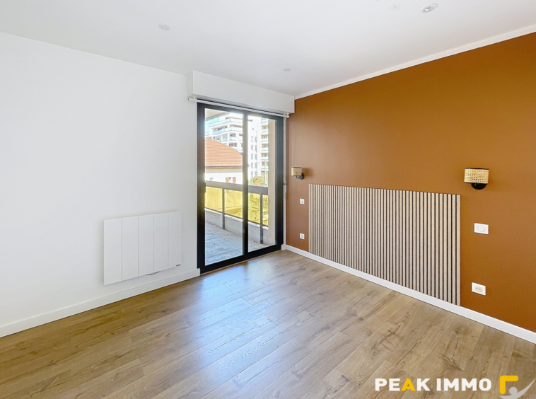 T4 au coeur d'Annemasse avec terrasse, parking et cave